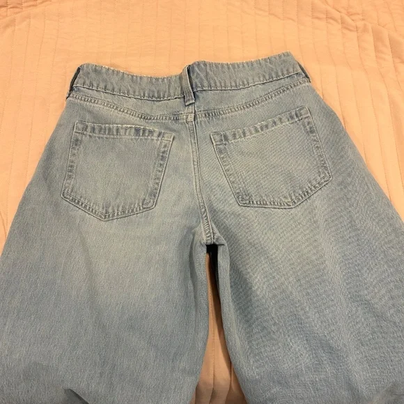 Hollister Low-Rise Medium Wash Baggy Jeans - Picture 4 of 6